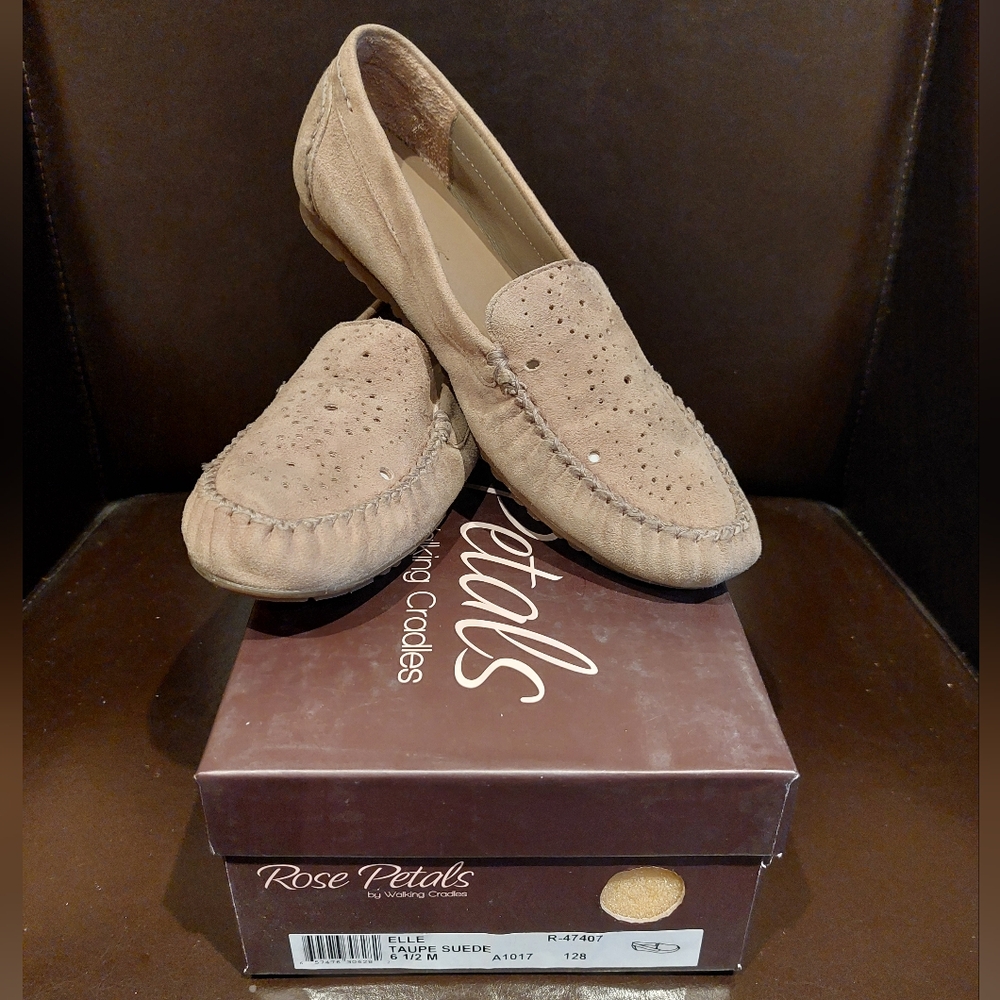 Walking Cradles Tan Leather Loafers Size 6.5,Comfortable, Lightly Used, With Box